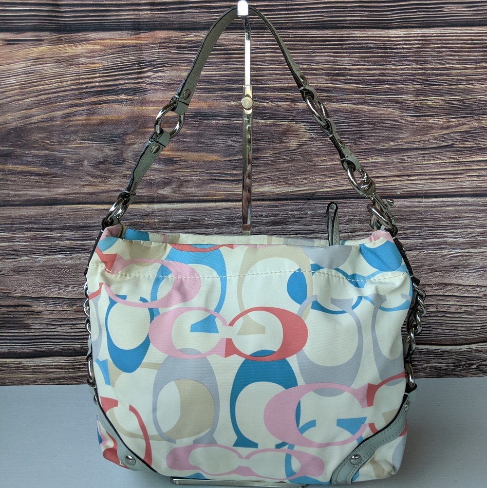 🌺Coach Carly Optic Signature Hobo bag in a multicolored pattern.
